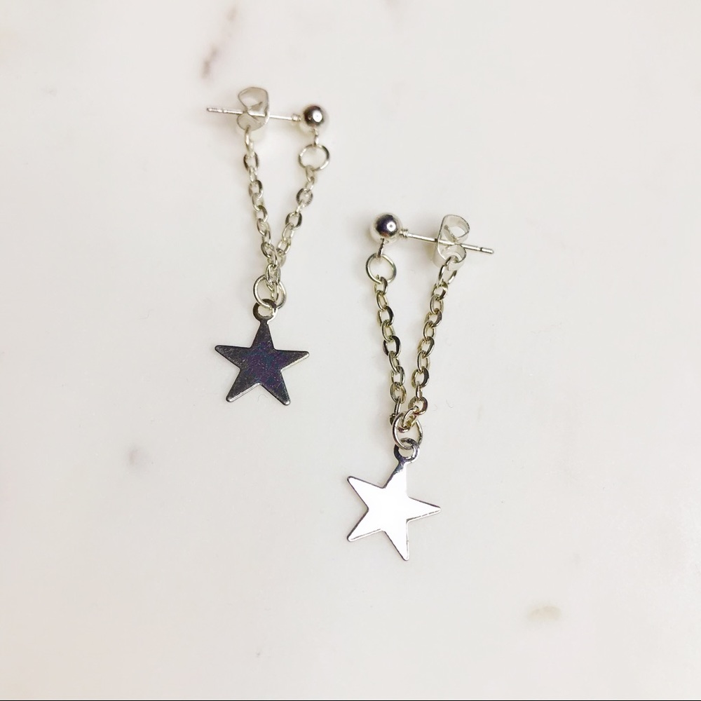 NWOT ⭐️ Silver Dainty Chained Star Earrings
